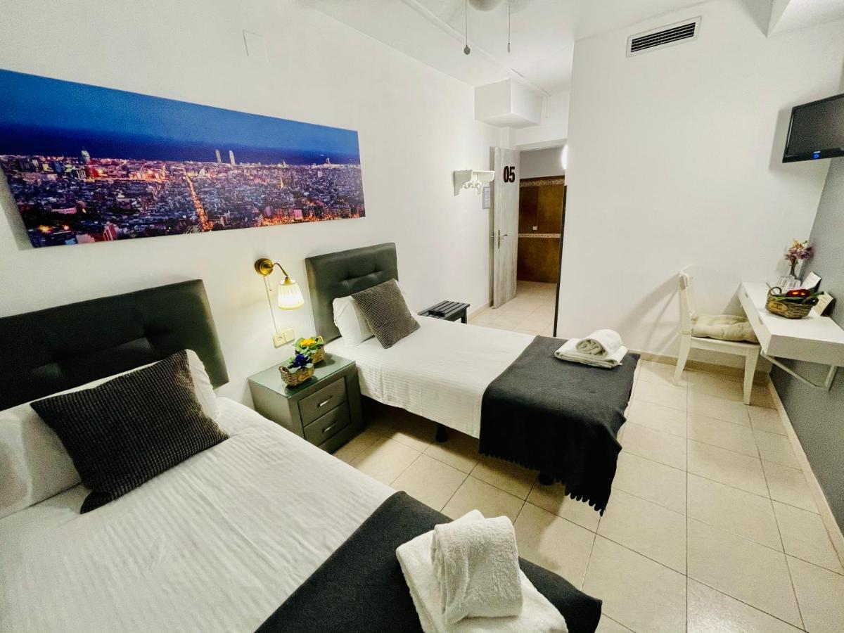 Hostal Lleida Barcelona Exterior photo