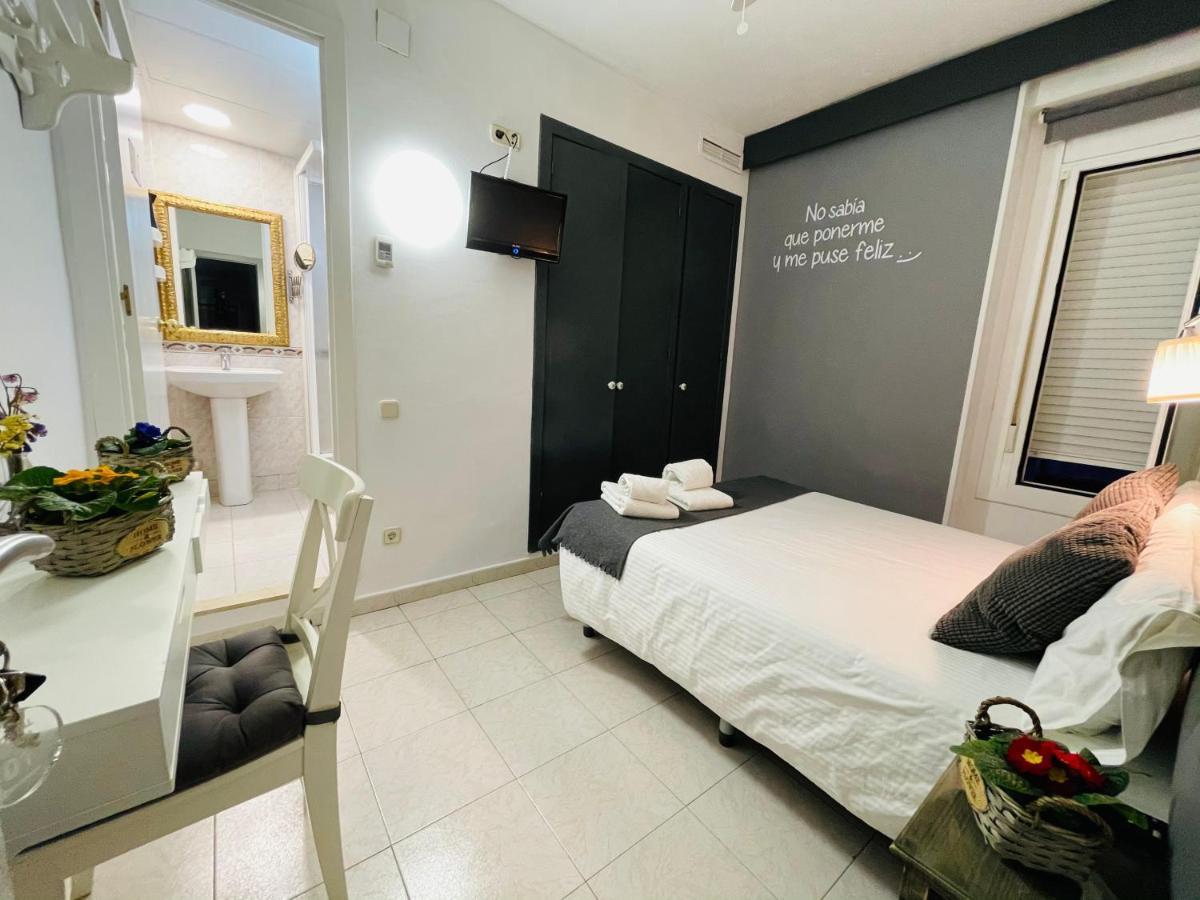 Hostal Lleida Barcelona Exterior photo