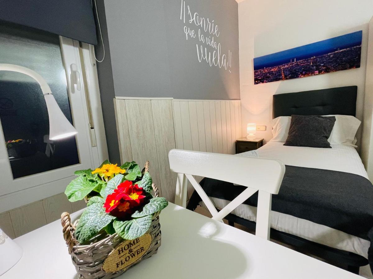 Hostal Lleida Barcelona Exterior photo