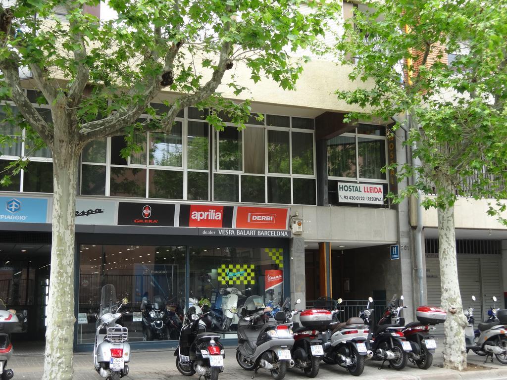 Hostal Lleida Barcelona Exterior photo