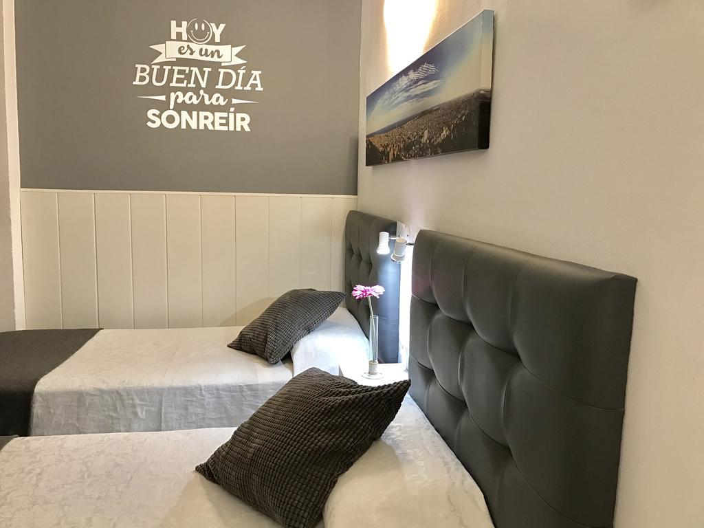 Hostal Lleida Barcelona Exterior photo
