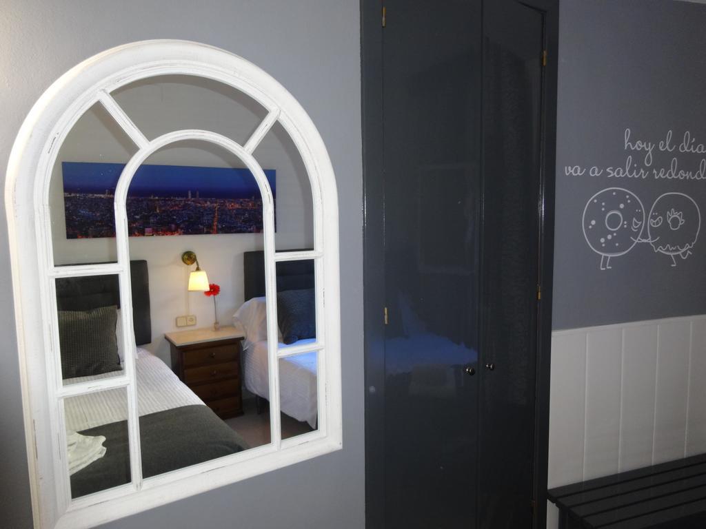 Hostal Lleida Barcelona Exterior photo