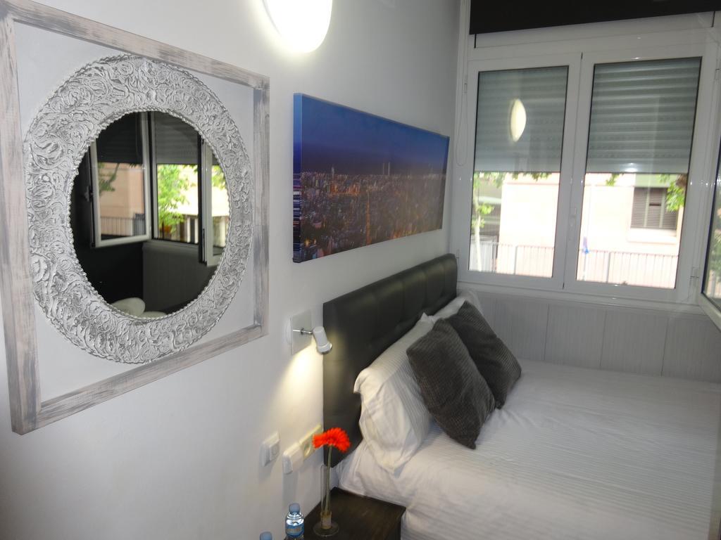 Hostal Lleida Barcelona Exterior photo