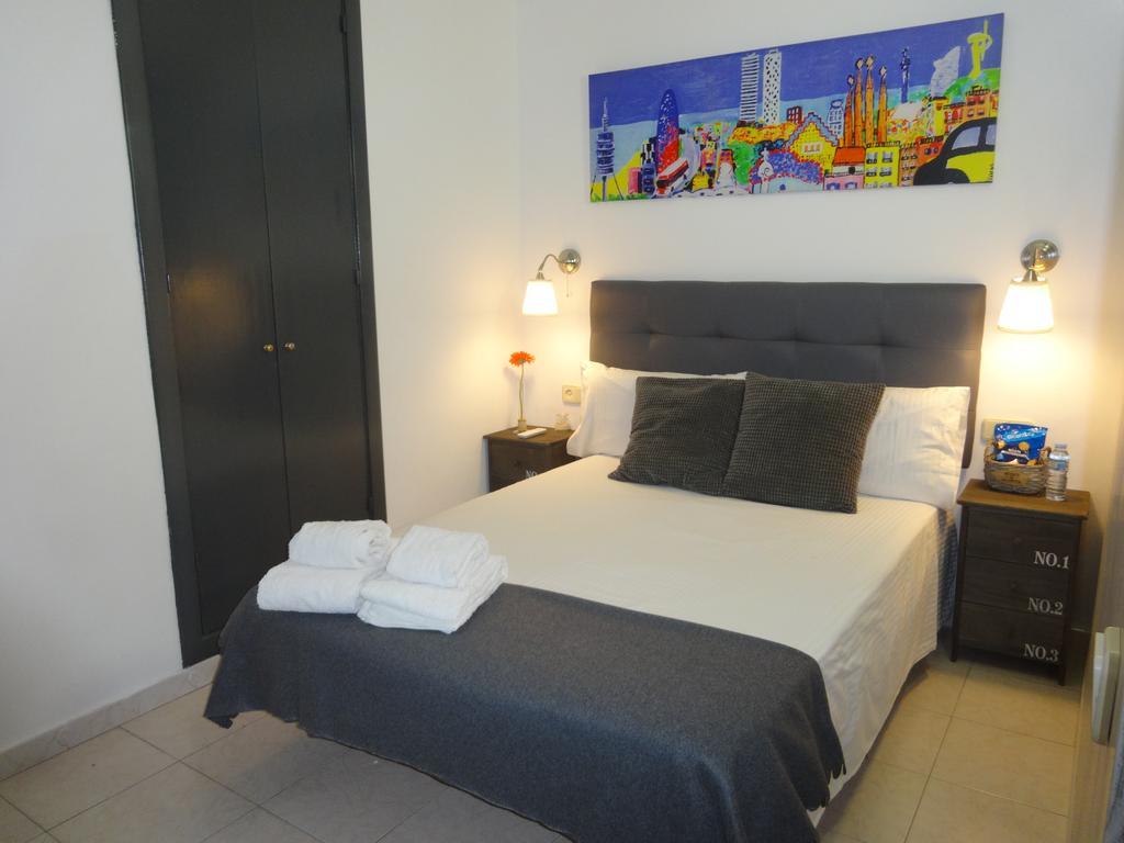 Hostal Lleida Barcelona Exterior photo