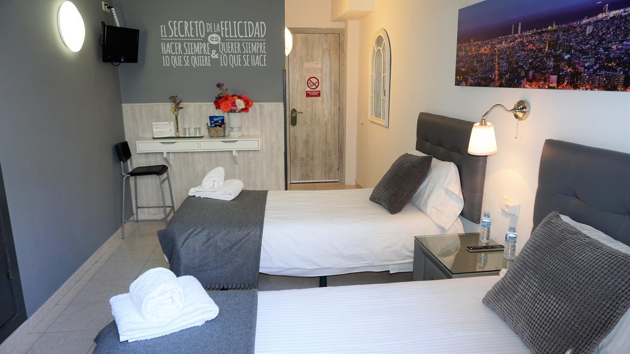 Hostal Lleida Barcelona Exterior photo
