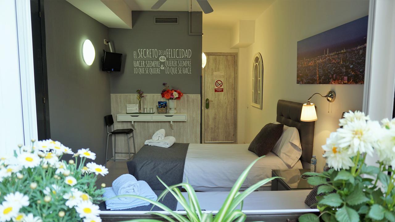 Hostal Lleida Barcelona Exterior photo