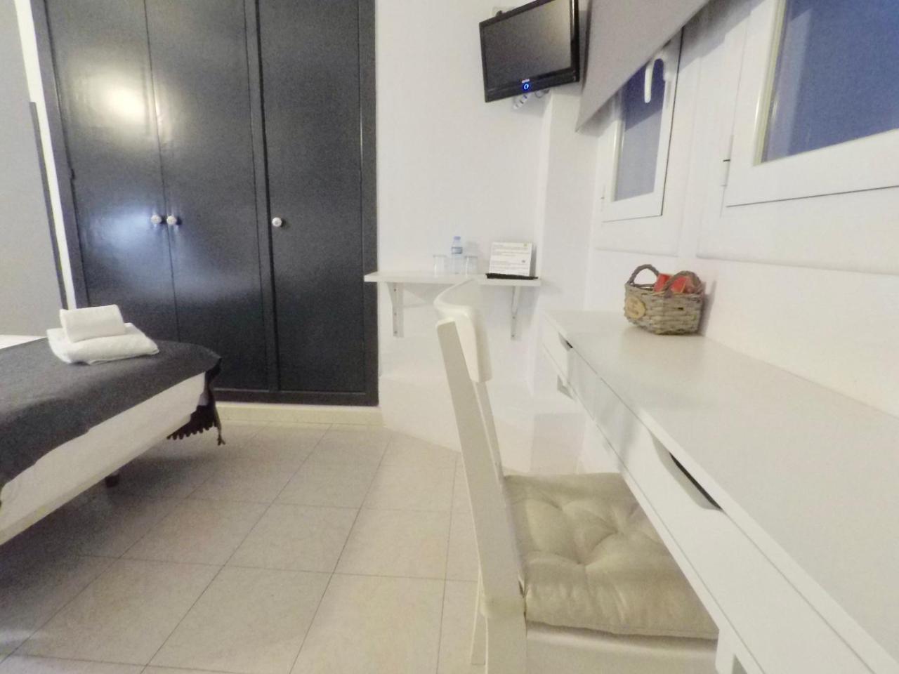Hostal Lleida Barcelona Exterior photo